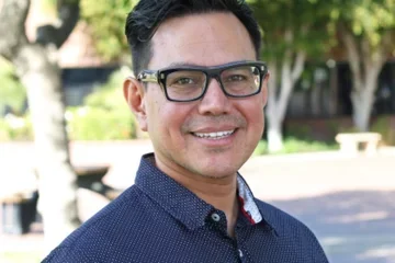 Headshot of Homero E. del Pino