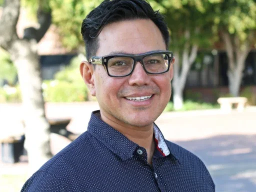 Headshot of Homero E. del Pino