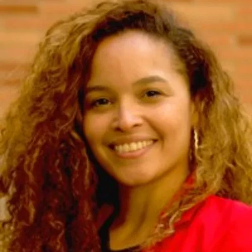 Headshot of Mirella Diaz-Santos