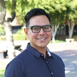 Headshot of Homero E. del Pino