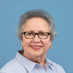 Headshot of Carmen Reyes
